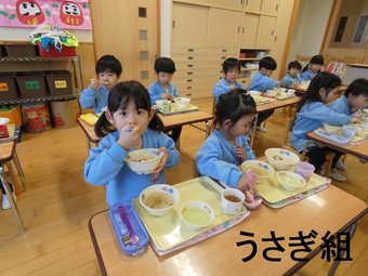年少組　今日の給食